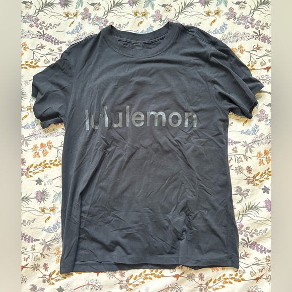 Lululemon All Yours Tee *graphic size 2 - Picture 2 of 3